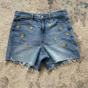 American Eagle Outfitters | Y2K Daisy embroidered blue denim shorts size 6